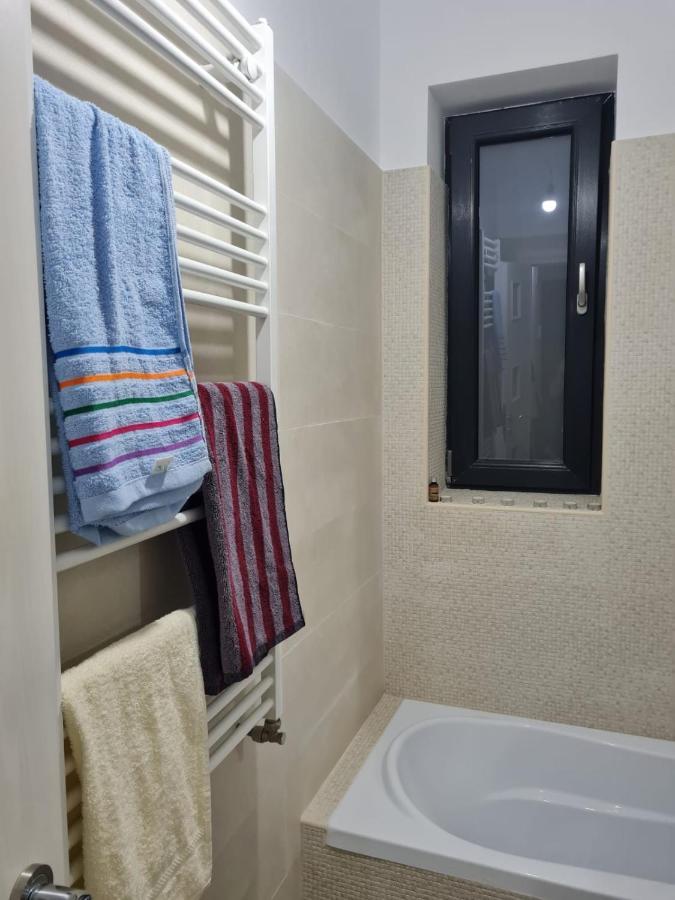 Deluxe 2 Bedroom Apartment With Balcony And Private Parking Bragadiru Eksteriør billede
